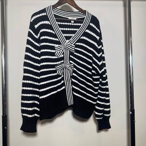 Striped Black and White Sweater with Bow Detail Size 26/28W Preppy, Cottage, 90s